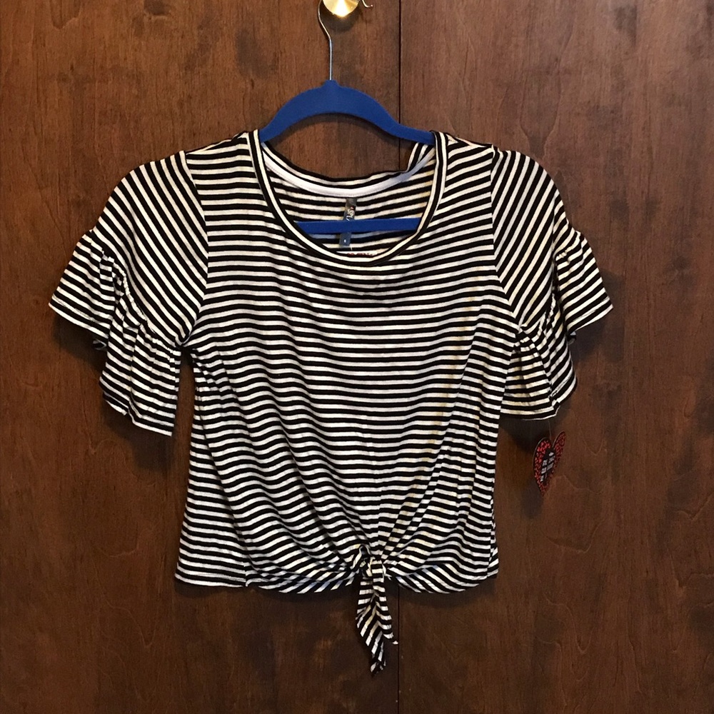 B&W shortsleeved shirt